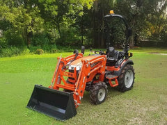 Tafe Allrad-Universalschlepper 6020M mit AS-Bereifung und Frontlader