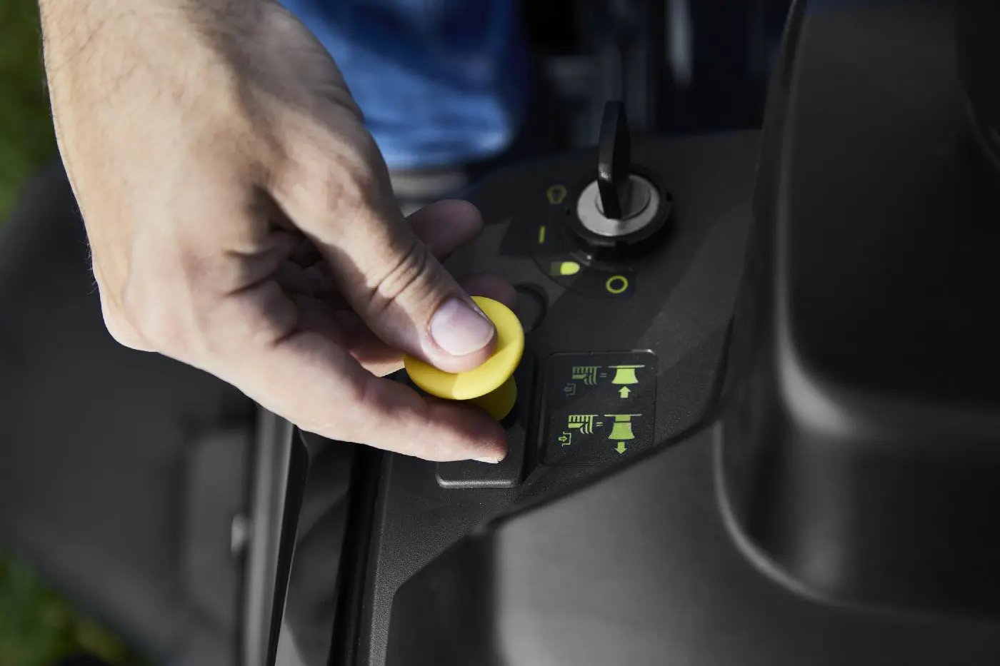 Alpina Rasentraktor AT3 98 A - Modell 2025